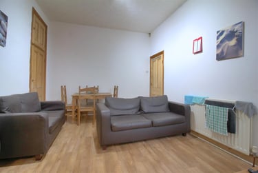 3 bed flat, Ancrum Street, Spital Tongues, Newcastle, NE24LR - Image 3